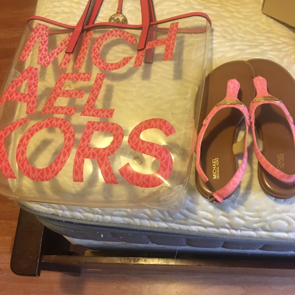 MK BAGG AN SANDLES